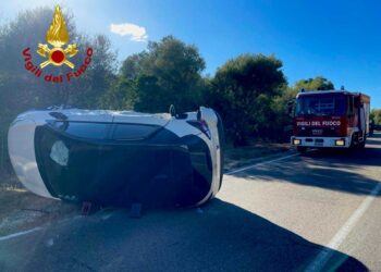 Schianto a Castiadas, un’auto si ribalta paurosamente: tre feriti trasportati in ospedale