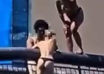 Bosa, turiste si tuffano in topless nel Temo: scatta la polemica