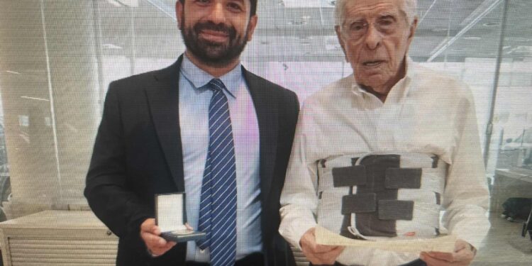 Cagliari, il re dell’Acentro compie cento anni: a Nanni Fodde gli auguri di tutta la città e del Comune