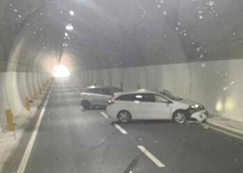 Pauroso incidente nella galleria tra Cagliari e Pula: auto in testacoda, sfiorata la tragedia