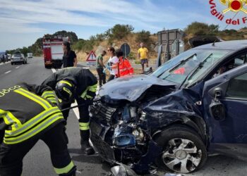 Terribile schianto sulla 131 tra Macomer e Bosa, cinque feriti: l’elisoccorso in una domenica di paura