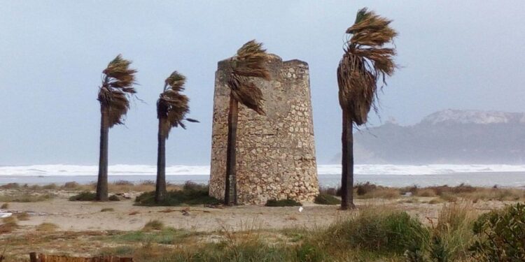 Caldo e afa hanno le ore contate: arriva il maestrale in Sardegna