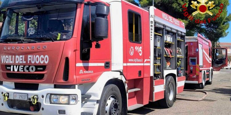 Quartu, divampa un incendio nel seminterrato di una casa: una persona ustionata portata in ospedale