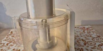 In fila al caldo all’ecocentro di Sant’Elia, per poi scoprire che non puoi smaltire neanche un robot da cucina