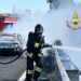 Momenti di grande paura a Elmas: auto in corsa prende fuoco sulla statale 130