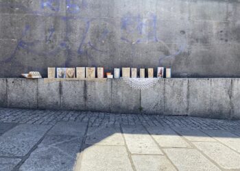 Cagliari, artista di strada sfrattata dal Largo Carlo Felice: “Il degrado non è di chi fa arte”