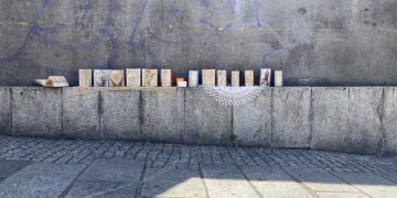 Cagliari, artista di strada sfrattata dal Largo Carlo Felice: “Il degrado non è di chi fa arte”