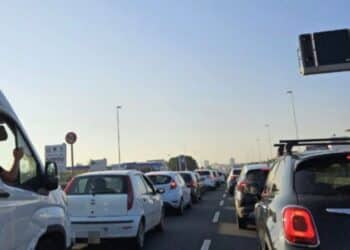 Cagliari, primo settembre di caos: automobilisti bloccati 45 minuti in coda tra asse mediano e via dei Valenzani