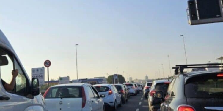 Cagliari, primo settembre di caos: automobilisti bloccati 45 minuti in coda tra asse mediano e via dei Valenzani