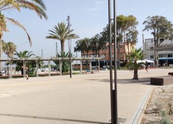 Marina Piccola, il nuovo look di piazza degli Arcipelaghi: la prima estate tra mobilità dolce e arredi urbani (VIDEO)