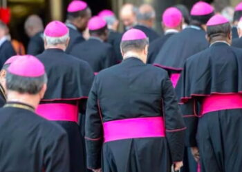 I vescovi sardi contro il suicidio assistito: “Inaccettabile aiutare qualcuno a morire, la vita va sempre difesa”