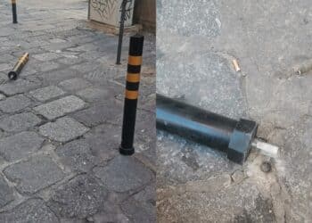 Cagliari, vita breve per i dissuasori in via Baylle: uno abbattuto dagli incivili