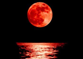 Sardegna, è la notte della “Luna di sangue”: l’eclissi totale sarà visibile dalle 19,30