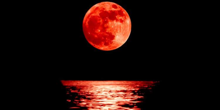 Sardegna, è la notte della “Luna di sangue”: l’eclissi totale sarà visibile dalle 19,30