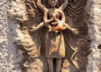 Una scultura di sabbia per ricordare e onorare Cinzia Pinna uccisa da Ragnedda