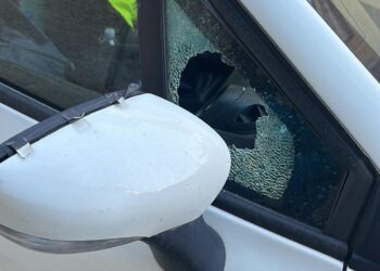 Ancora finestrini infranti a Selargius, cittadini esasperati: e c’è chi propone una ronda