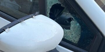 Ancora finestrini infranti a Selargius, cittadini esasperati: e c’è chi propone una ronda