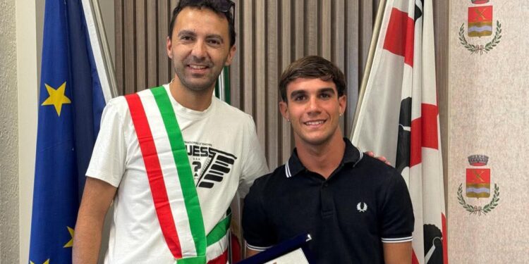 Cagliari, uomo colto da malore mentre fa il bagno: salvato dal bagnino Luca Palmas