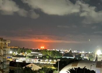 A Sarroch torce in azione ma non le centraline per rilevare le sostanze inquinanti, parte la diffida alle istituzioni