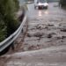 Teulada, acqua e detriti lungo la provinciale: è in corso un violento temporale sul territorio