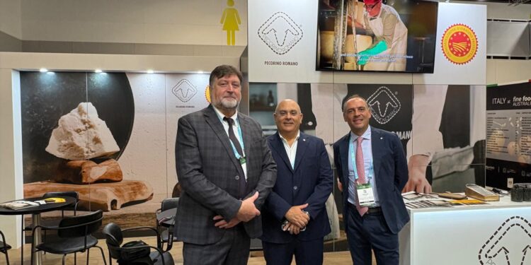 Pecorino Romano, rotta sull’Australia per evitare i dazi di Trump: trionfo alla fiera di sidney