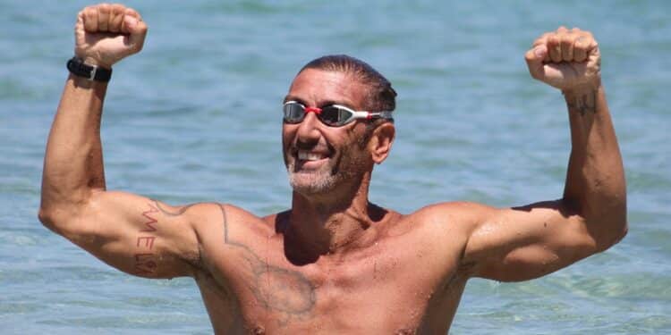 Ha salvato un turista che rischiava di annegare mettendo a rischio la sua stessa vita, il gesto eroico di Corrado Sorrentino