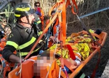 Donori, esce di strada e finisce in una scarpata: salvato dai vigili del fuoco