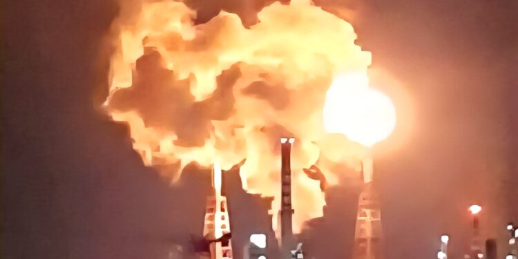 Sarroch contro la Sarlux, il Comune si costituisce parte civile: “il silenzio dell’industria disorienta i cittadini”