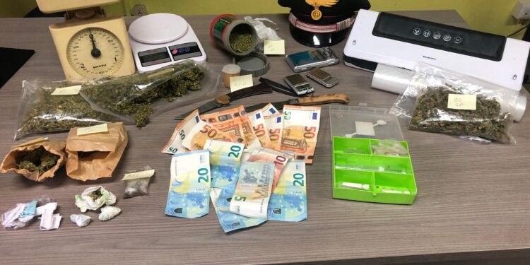 Spaccio di hashish, marijuana e ketamina: due giovani in arresto a San Gavino Monreale