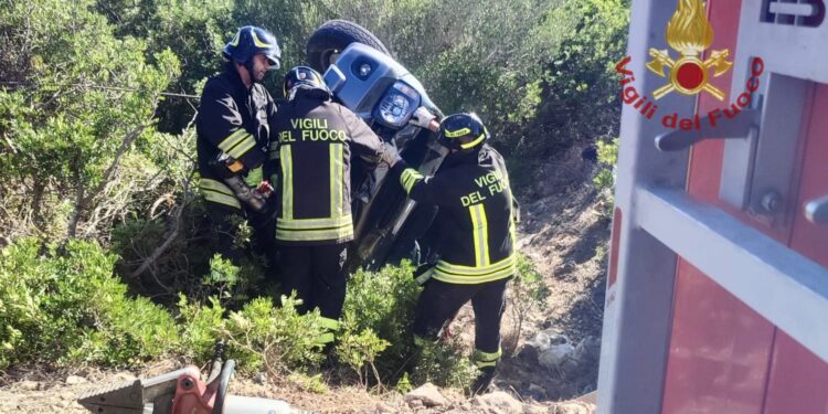 Il fuoristrada vola in una enorme scarpata nella strada delle spiagge: così don Giulio Corongiu è morto a Sant’Antioco