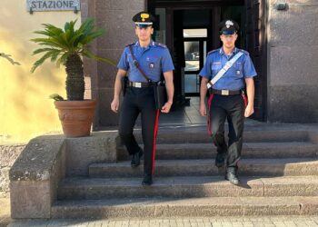 Carbonia, riconosciuti e fermati dai carabinieri mentre tentano di vendere refurtiva a un compro oro