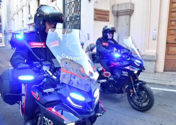 Cagliari, colpisce la moglie con un pugno davanti alla fermata del bus: 35enne arrestato dai carabinieri