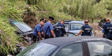 Una discarica illegale di lamiere a San Gavino Monreale, denunciato un 44enne