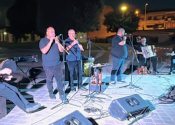 Pirri, la musica folk in chiave moderna richiama centinaia di spettatori