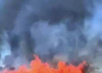 Selargius, fumo e fiamme lungo la 387 a ridosso del campo rom