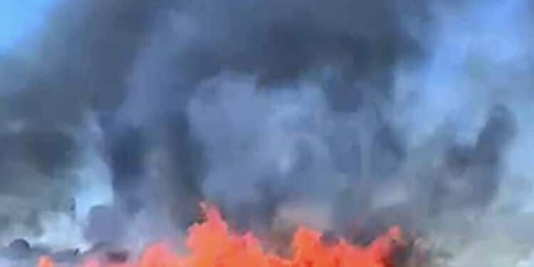 Selargius, fumo e fiamme lungo la 387 a ridosso del campo rom