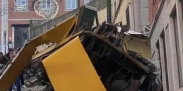 Tragedia a Lisbona, deraglia la funicolare: almeno 3 morti e diversi feriti