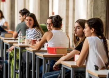 Maturità, bocciatura per chi non sostiene la prova orale: “Sarà più serio e più sereno”