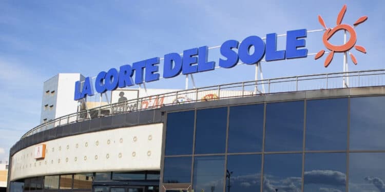 Sestu, paura alla Corte del Sole: ragazzini aggradiscono i presenti con lo spray al peperoncino