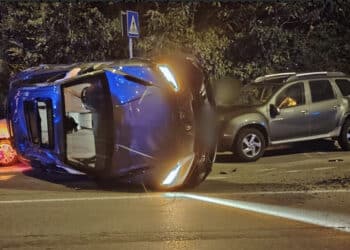 Cagliari, Lamborghini si ribalta in viale Elmas: la giovane alla guida non aveva la patente