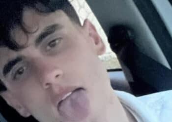 Si schianta con l’auto e resta intrappolato tra le fiamme: muore a 19 anni Francesco Marrocco