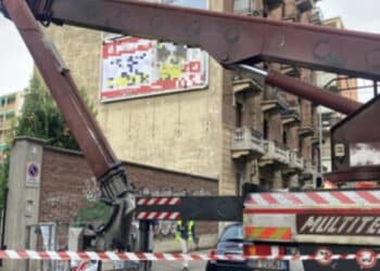 Tragedia sul lavoro, operaio muore schiacciato da un macchinario