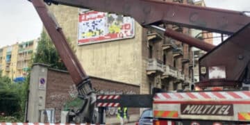 Tragedia sul lavoro, operaio muore schiacciato da un macchinario