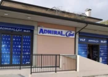 Barista accoltellata dall’ex sul posto di lavoro, la salva una cliente