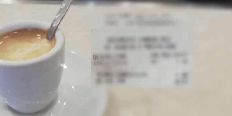 Cagliari, il caffè a 2 euro spaventa i clienti: “Se così sarà, terminerò di consumarlo al bar”