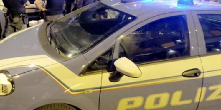 Ragazzina di 12 abusata da due giovanissimi: il video finisce sui gruppi Whatsapp