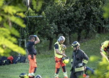 Muore schiacciato dal trattore a 62 anni: aperta un’inchiesta per omicidio colposo