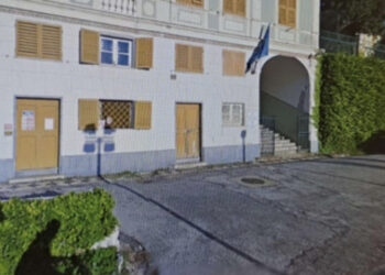 Bimbo di 7 anni cade dalla finestra delle scuola: ricoverato in gravi condizioni