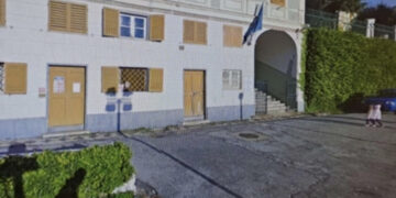 Bimbo di 7 anni cade dalla finestra delle scuola: ricoverato in gravi condizioni