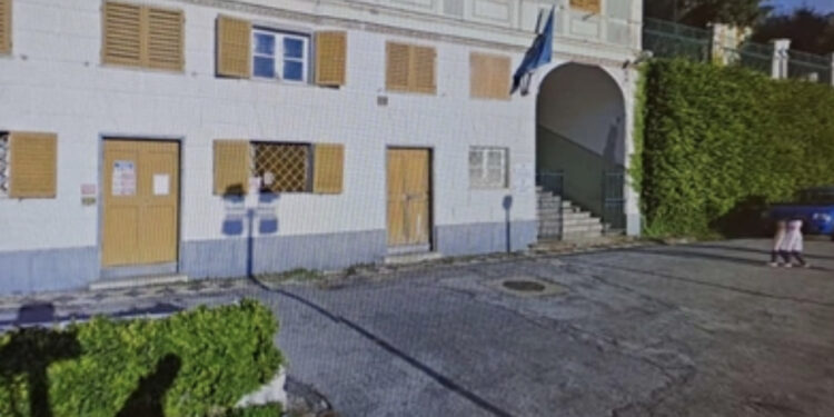 Bimbo di 7 anni cade dalla finestra delle scuola: ricoverato in gravi condizioni